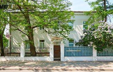 В центре Минска продается необычная квартиру в сталинке: цена поражает