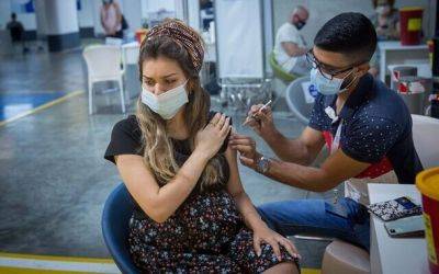 Министерство здравоохранения объявило о поступлении в Израиль новых вакцин Moderna COVID-19