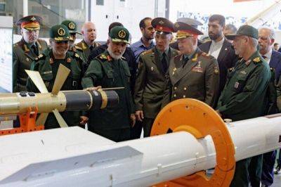 Министр обороны России Шойгу посетил выставку аэрокосмических сил КСИР