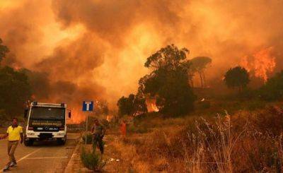 В Сицилии два человека погибли, сотни эвакуированы из-за лесных пожаров