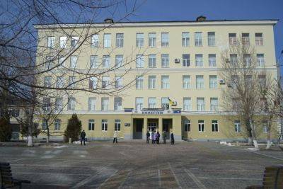 На стенах Гагарин и Макаренко: в сети показали, чем оккупанты "украсили" помещение школы в Северодонецке - фото