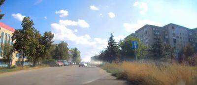 Пустые улицы, дороги в ямах и пропагандистские билборды: в сети показали видео из Лисичанска