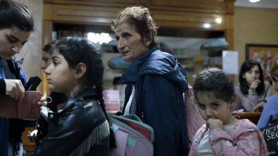 Беженцы из Нагорного Карабаха прибывают в Армению