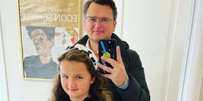 На концерте в школе. Дмитрий Кулеба опубликовал новое фото с дочерью