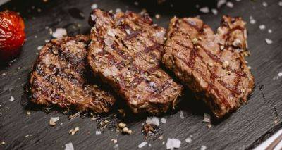 Не отчаивайтесь и не давитесь «резиной»: как спасти блюдо, если мясо получилось жестким