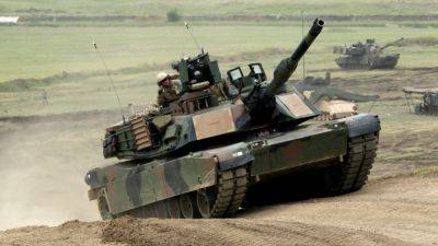 Первые танки "Абрамс" из США прибыли в Украину