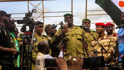 Франция отзывает посла из Нигера и начинает вывод военных
