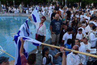 Война Судного дня в Тель-Авиве: жители не допустили гендерного разделения на площади Дизенгоф