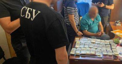 В Одессе разоблачили медиков, которые вымогали взятку за бесплатную операцию (фото)