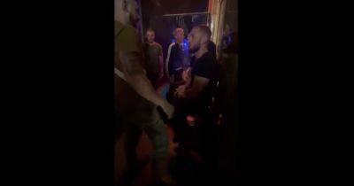 "Форма отпугивает посетителей": в Тернополе охрана бара не пропустила бойца в камуфляже (видео)