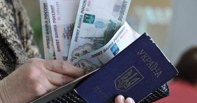 Родителей шантажируют: оккупанты хотят лишать выплат подростков без паспорта РФ, — ЦНС