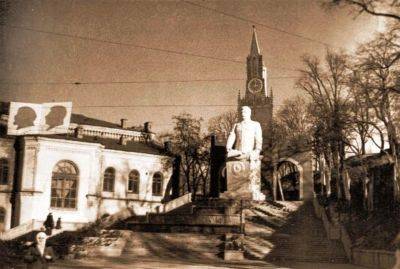 Киев в ХХ веке – какие монументы стояли на Европейской площади – фото