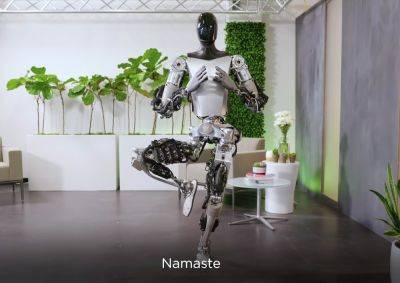 Человекоподобный робот Tesla пробует йогу — и уже умеет балансировать на одной ноге