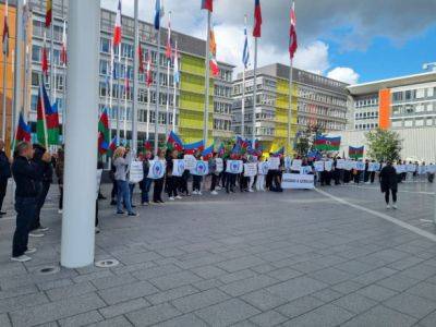 Активисты AZfront провели митинг под секретариатом Европарламента - unn.com.ua - Россия - Украина - Киев - Армения - Азербайджан - Нагорный Карабах - Ес