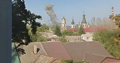 Над городом поднимается дым: в центре Донецка прозвучали взрывы, — соцсети (видео)