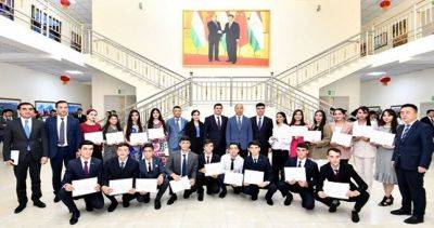 В Душанбе успешным студентам вручили стипендии Посла Китая