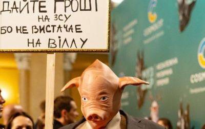 MELOVIN пришел на церемонию музпремии в образе свиньи - korrespondent.net - Украина