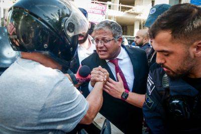 Все полицейское начальство Израиля занимается «молитвой протеста» своего начальника