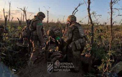 Украинские военные показали, как эвакуировали раненого под Бахмутом - korrespondent.net - Россия - Украина