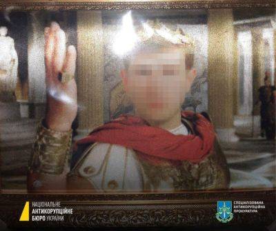 У судьи из Броваров нашли его портрет в образе Цезаря - фото