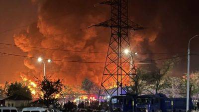 В Ташкенте после взрыва на складе возник пожар. Есть погибший
