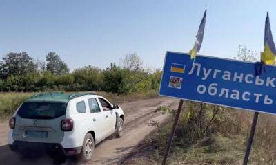 Полицейские доставили в освобожденные села Луганщины помощь и эвакуировали мужчину