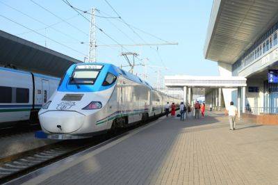 Железнодорожники запускают дополнительные рейсы "Афросиаба" в Самарканд и Карши