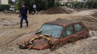 Греческий город Волос опять попал под удар мощного шторма