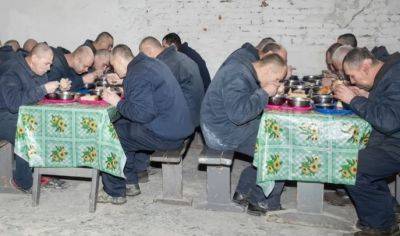Некоторые из них такого даже дома не ели: чем кормят российских военнопленных в Украине. Фото