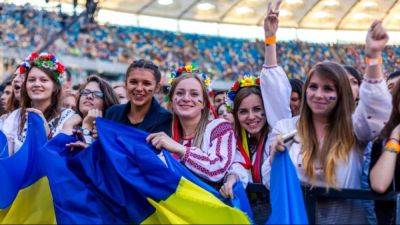 Сколько молодых людей не готовы уезжать из Украины - данные соцопроса