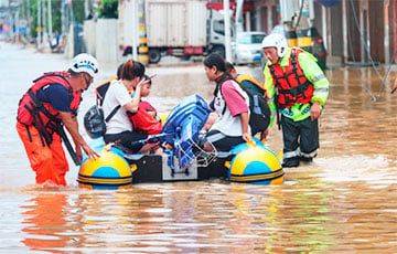Китай накрыл супертайфун «Саола»: эвакуирован почти миллион человек