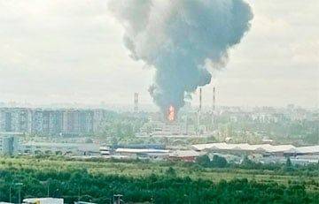 В Санкт-Петербурге вспыхнул мощный пожар на нефтебазе «Ручьи»