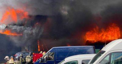 В Санкт-Петербурге вспыхнула нефтебаза, прогремели мощные взрывы, — росСМИ (фото, видео)