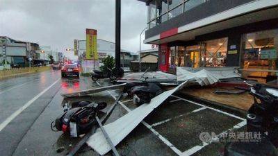 Тайфун "Хайкуй" обрушился на Тайвань с сильным ветром и дождем