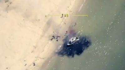 Авиация ВМС уничтожила катер оккупантов в Черном море – видео