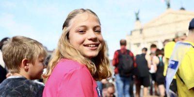 Во Львове состоялся полумарафон: бежала и 12-летняя Яна Степаненко, которая потеряла обе ноги во время ракетного удара РФ по Краматорску