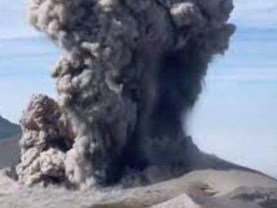 В россии вулкан Эбеко выбросил мощный столб пепла - unn.com.ua - Россия - Украина - Киев - Филиппины