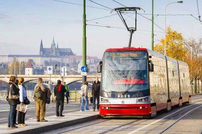 Оборванные провода нарушили трамвайное движение в центре Праги