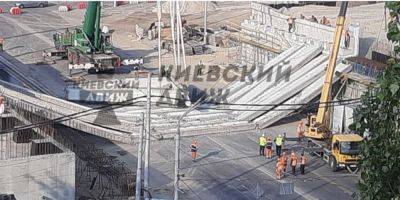 В Киеве обвалился Дегтяревский мост — фото