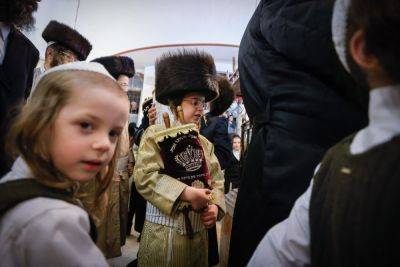 Правительство будет «привлекать детей к традиции» раздачами конфет в синагогах
