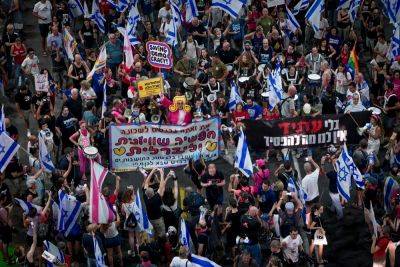 39-я суббота демонстраций в Израиле: протестная сукка на трассе Аялон и «русский» голос в Хайфе
