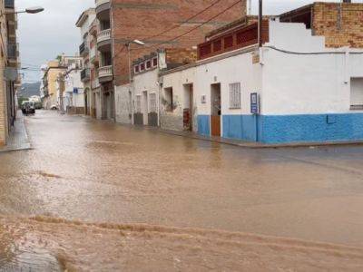 Испанию охватывает непогода: Жителей Мадрида призвали оставаться дома