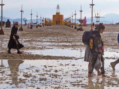 Участникам Burning Man могут в понедельник разрешить покинуть фестиваль после ливня