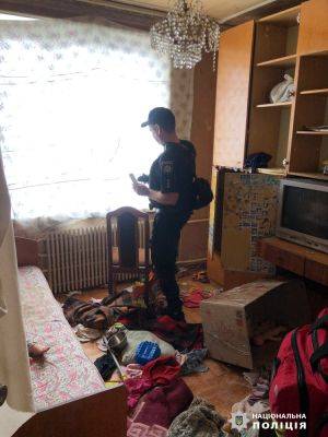 Ребенок три дня сам просидел в квартире в Харькове: копы нашли мать девочки