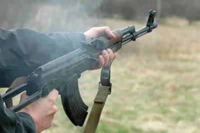 Оккупанты на Херсонщине угрожают оружием людям во время псевдоголосования - vchaspik.ua - Украина - Геническ