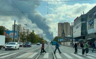 В Санкт-Петербурге горит нефтебаза - видео