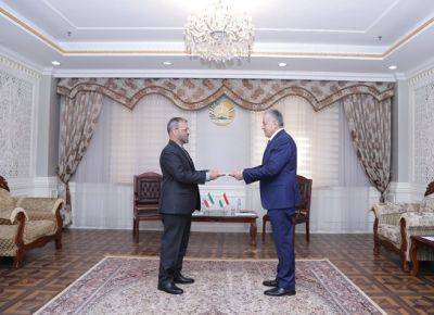 Новоназначенный посол Ирана вручил копии верительных грамот Министру иностранных дел Таджикистана