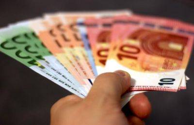 Курс валют НБУ: Гривна укрепилась к евро на 13 копеек