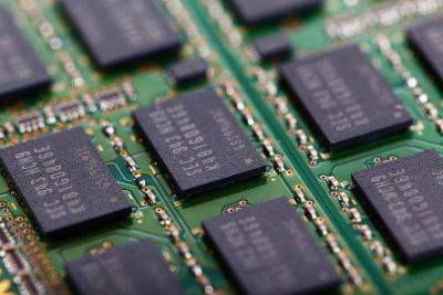 Китай направит рекордные $40 миллиардов на производство микрочипов — Reuters