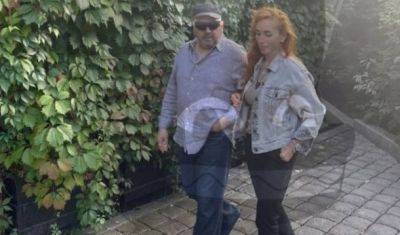 Опального российского генерала Суровикина нашли гуляющим с женой по Москве